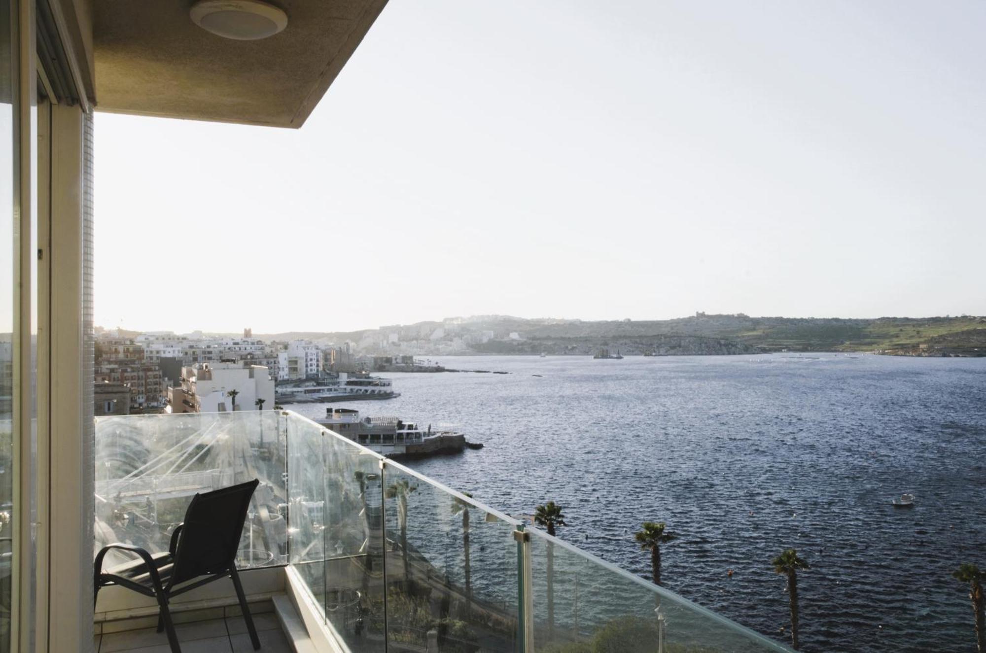 New Seafront Apartment - Spectacular Views St. Paul's Bay Buitenkant foto