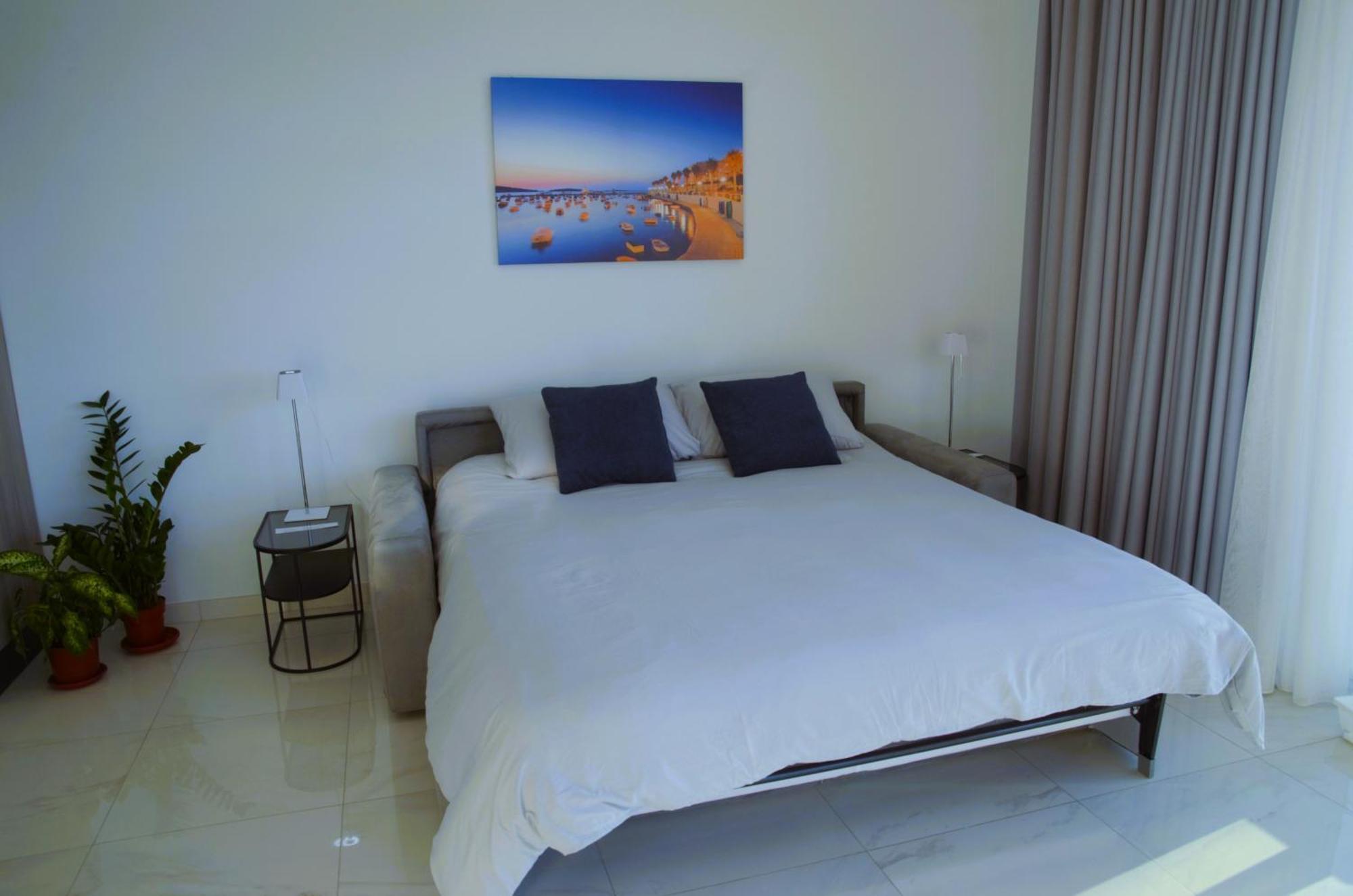New Seafront Apartment - Spectacular Views St. Paul's Bay Buitenkant foto