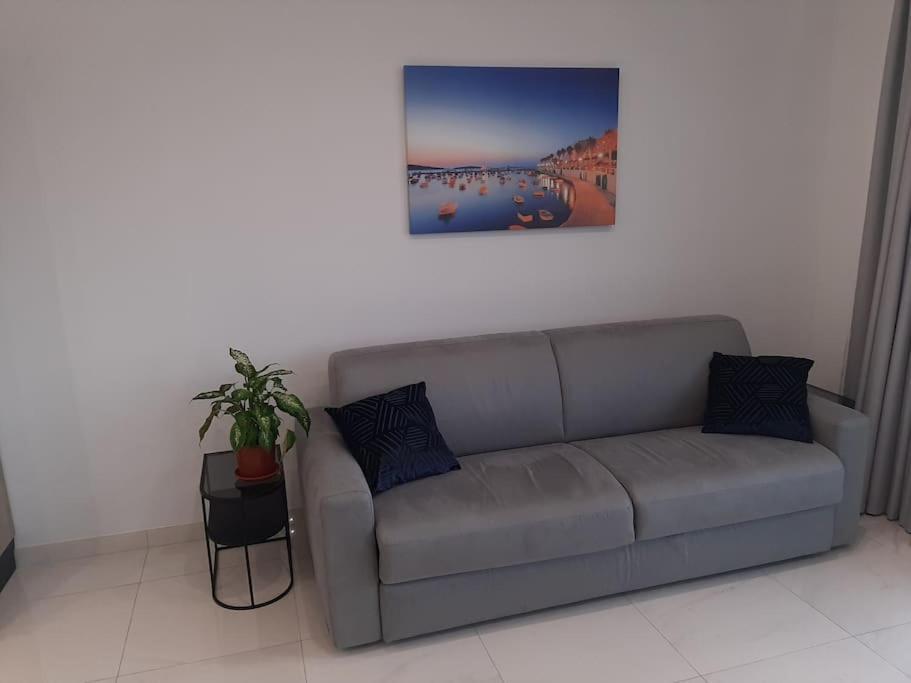 New Seafront Apartment - Spectacular Views St. Paul's Bay Buitenkant foto