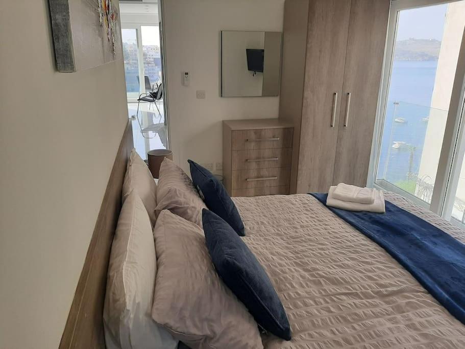 New Seafront Apartment - Spectacular Views St. Paul's Bay Buitenkant foto