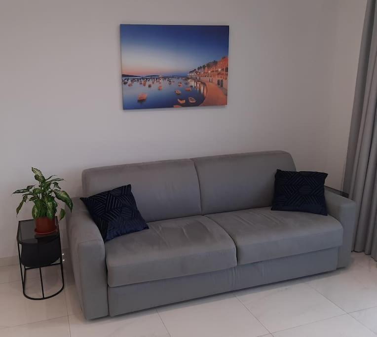 New Seafront Apartment - Spectacular Views St. Paul's Bay Buitenkant foto